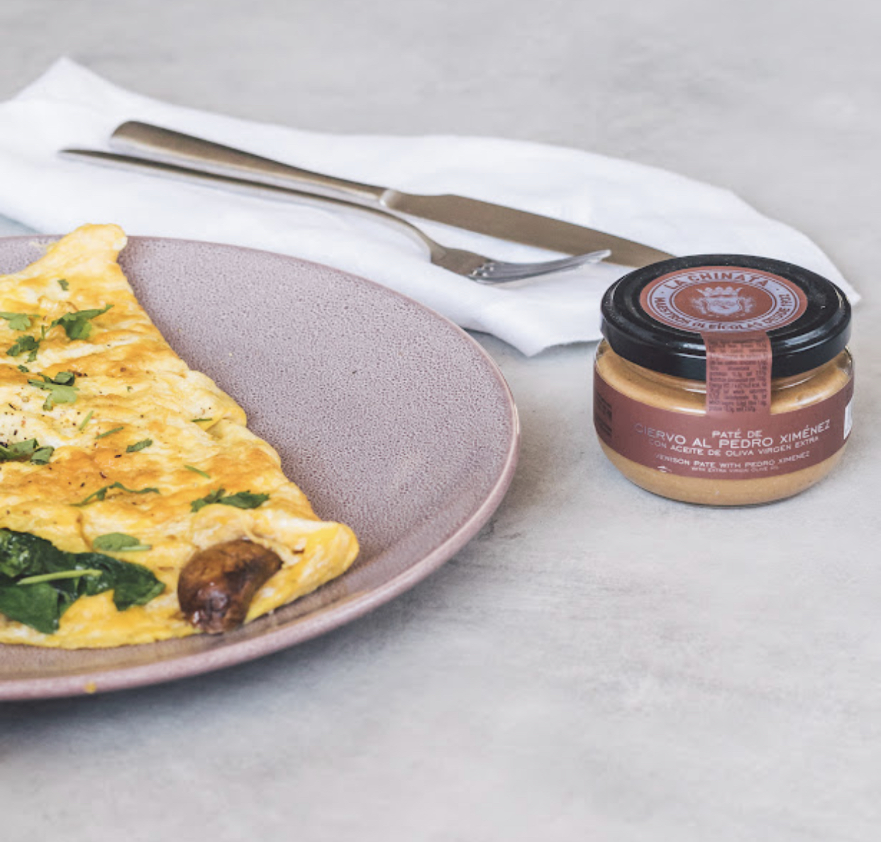 Srnčí paštika s vínem Pedro Ximénez s extra panenským olivovým olejem