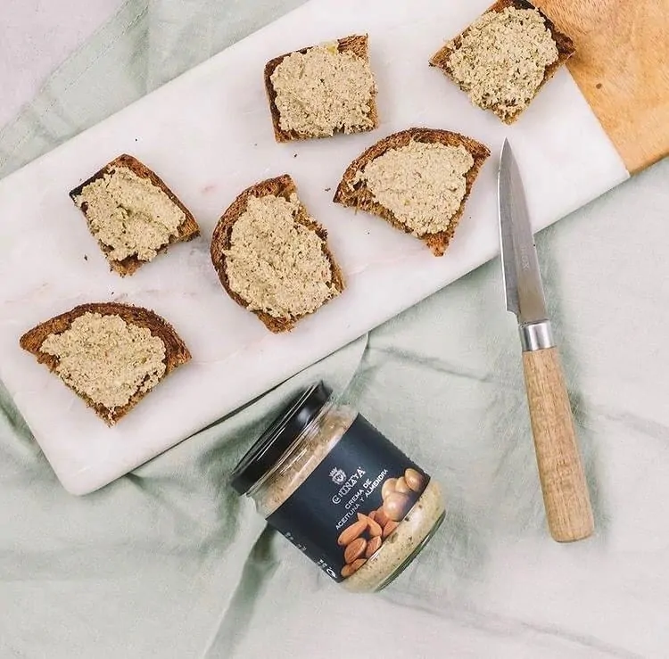 Krém ze zelených oliv a mandlí