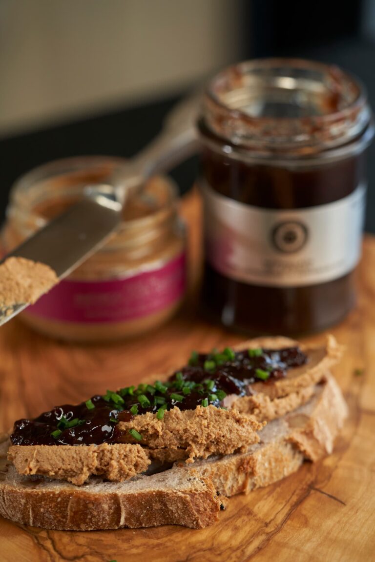 Paštika z iberského vepřového masa s třešněmi s extra panenským olivovým olejem