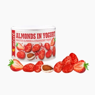 Mandle v jogurtu s jahodovým prachem