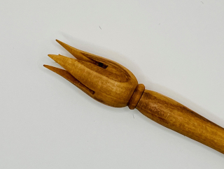 Napichovátko na olivy z olivového dřeva